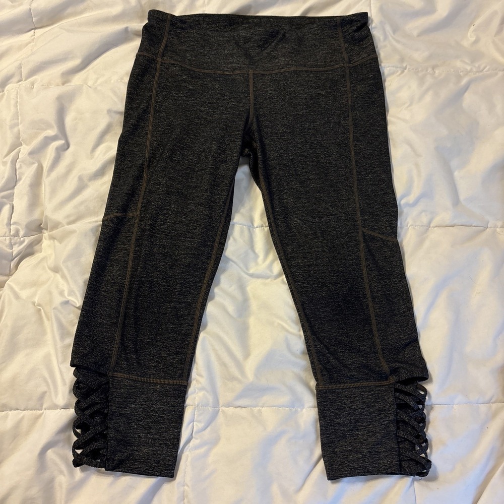 Athleta Womens Mind Over Mat Criss Cross Capri Leggings M Black Heather
